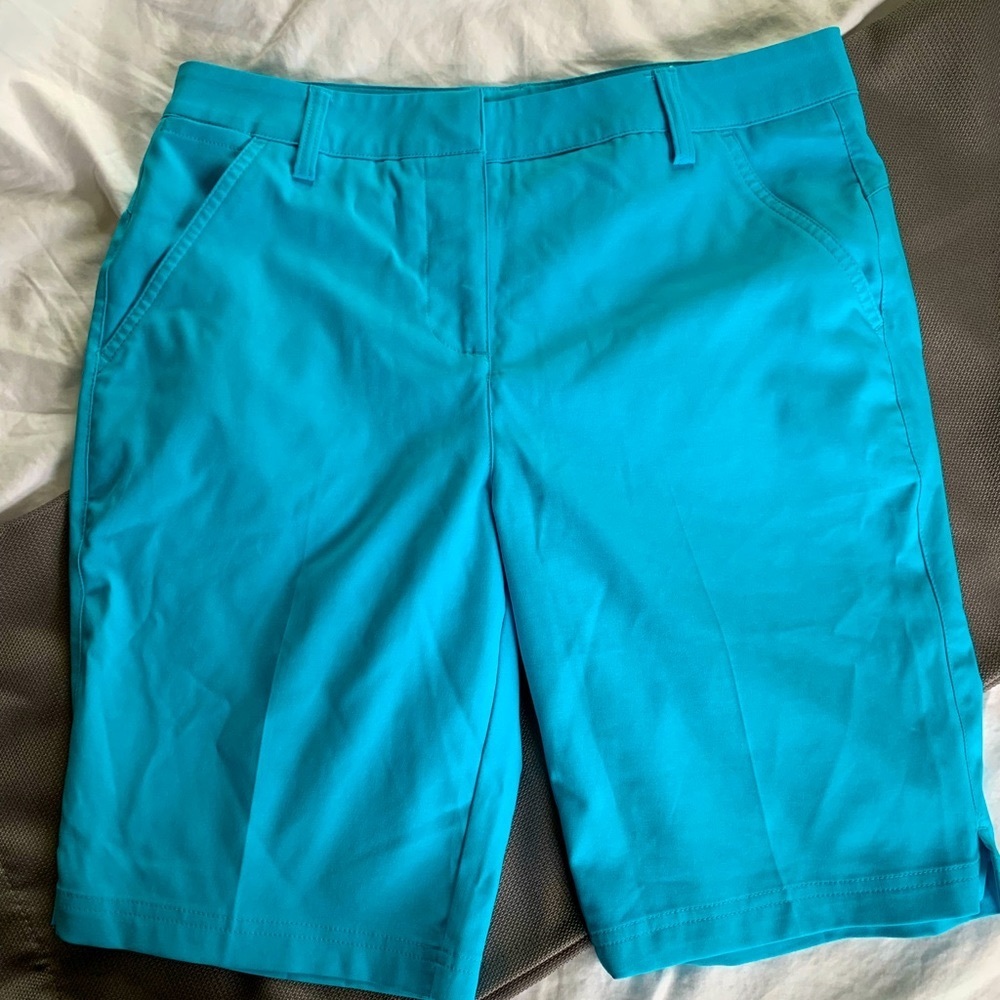 Women’s golf Puma shorts. Brand new condition! Size 6